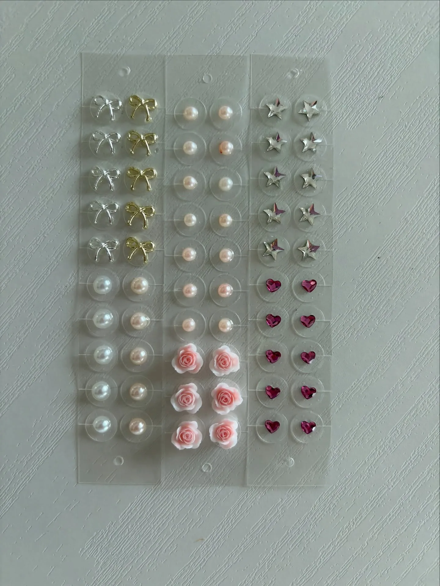 本日は、耳ツボジュエリーのご紹介です。